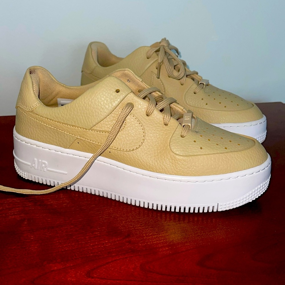 Nike leather size 8 used once